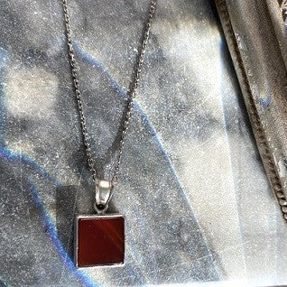 Kette mit rotem Stein by MYMigma