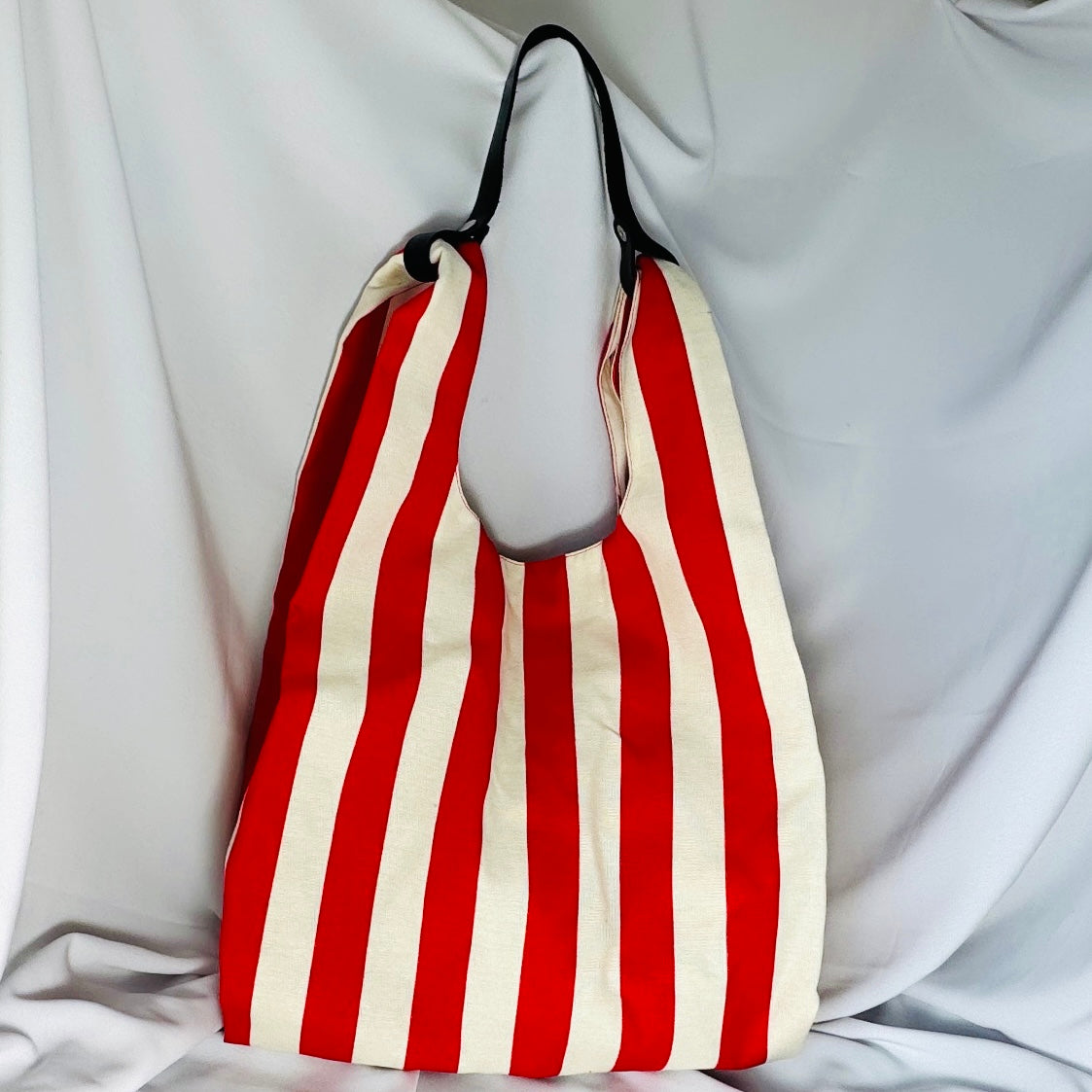 LORI ROT/WEISS Beuteltasche