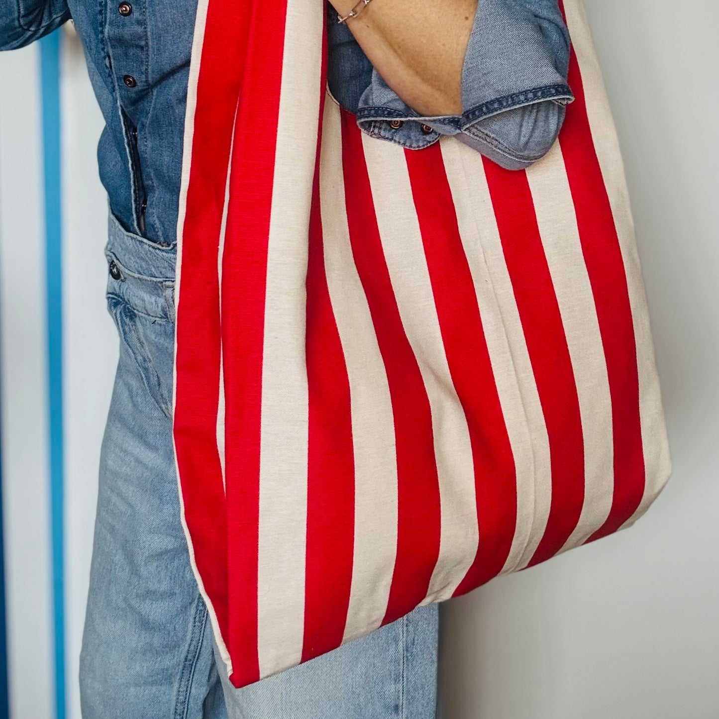 LORI ROT/WEISS Beuteltasche