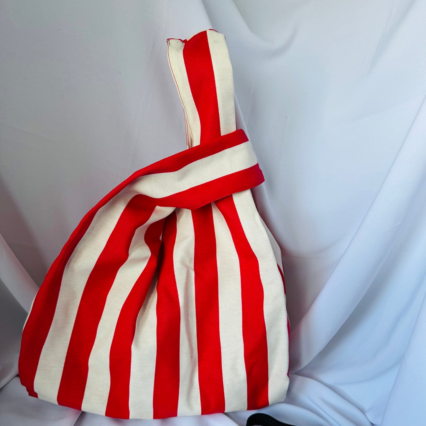 LORI ROT/WEISS Beuteltasche